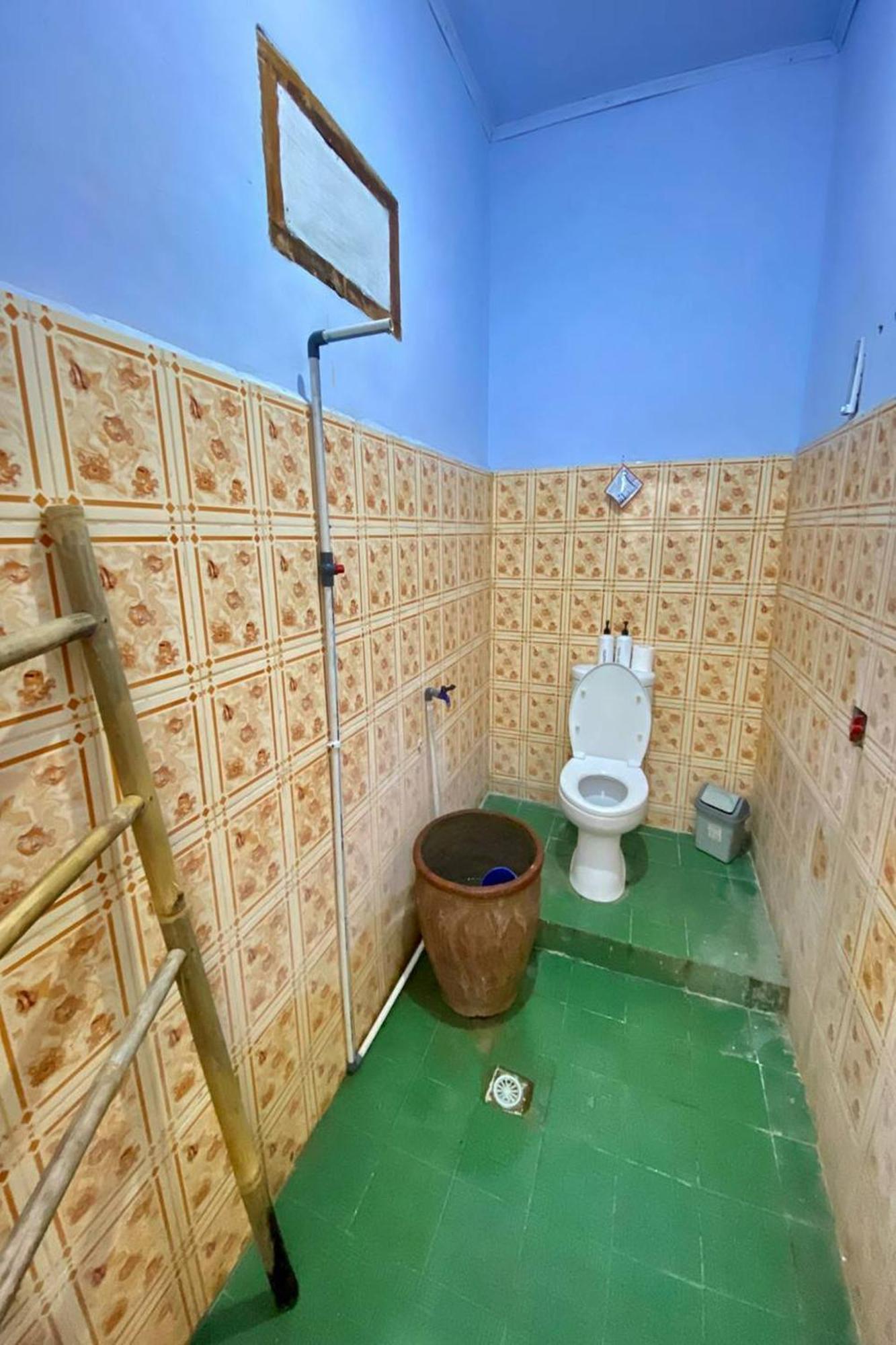 Duyung Rooms & Resto Gerupuk Bumbang Eksteriør billede
