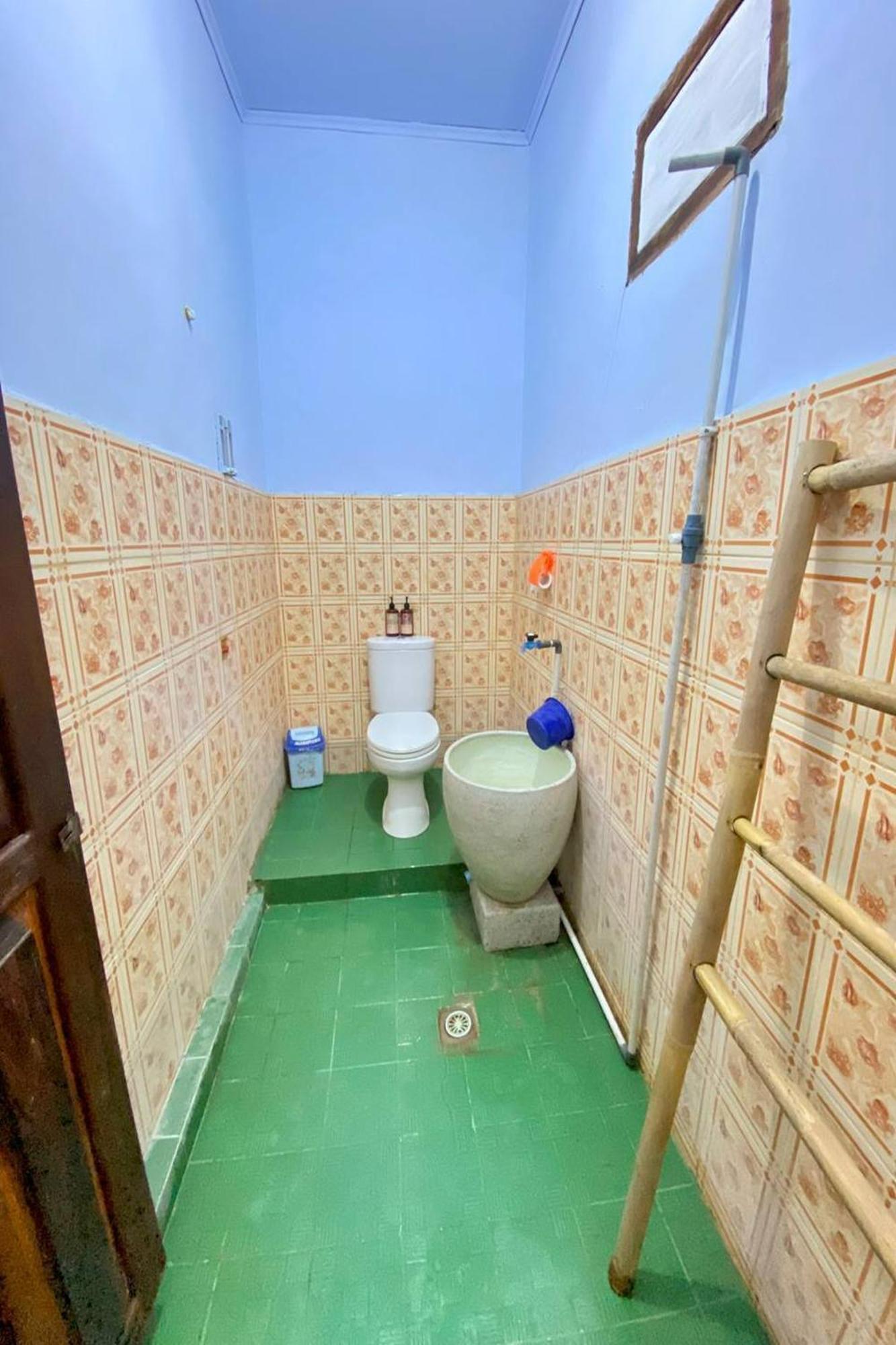 Duyung Rooms & Resto Gerupuk Bumbang Eksteriør billede