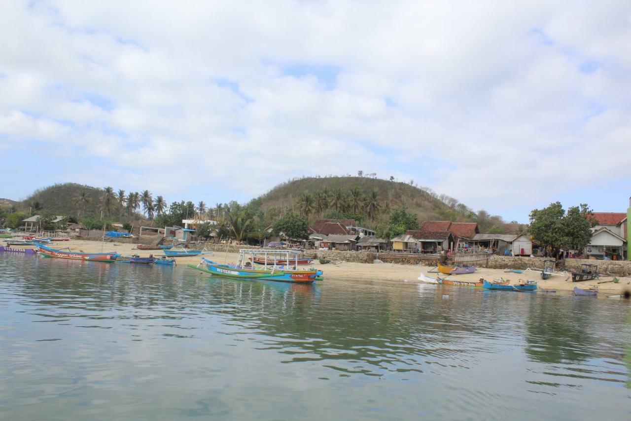 Duyung Rooms & Resto Gerupuk Bumbang Eksteriør billede
